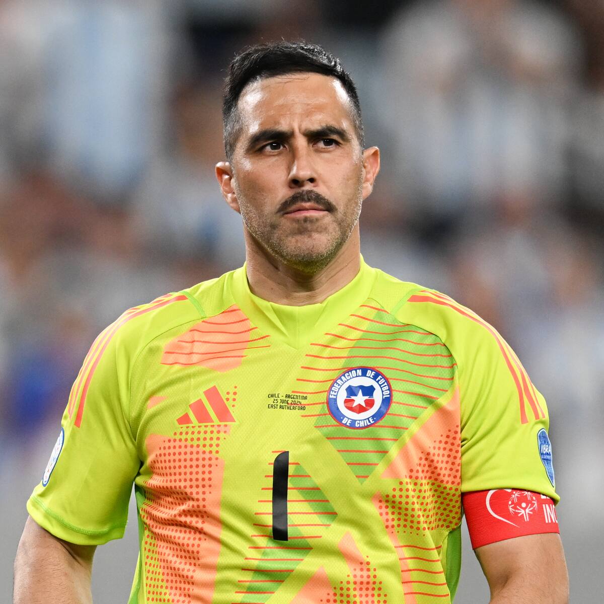 El contundente mensaje de Claudio Bravo en medio de la polémica de Carlos Palacios por su salida de La Roja