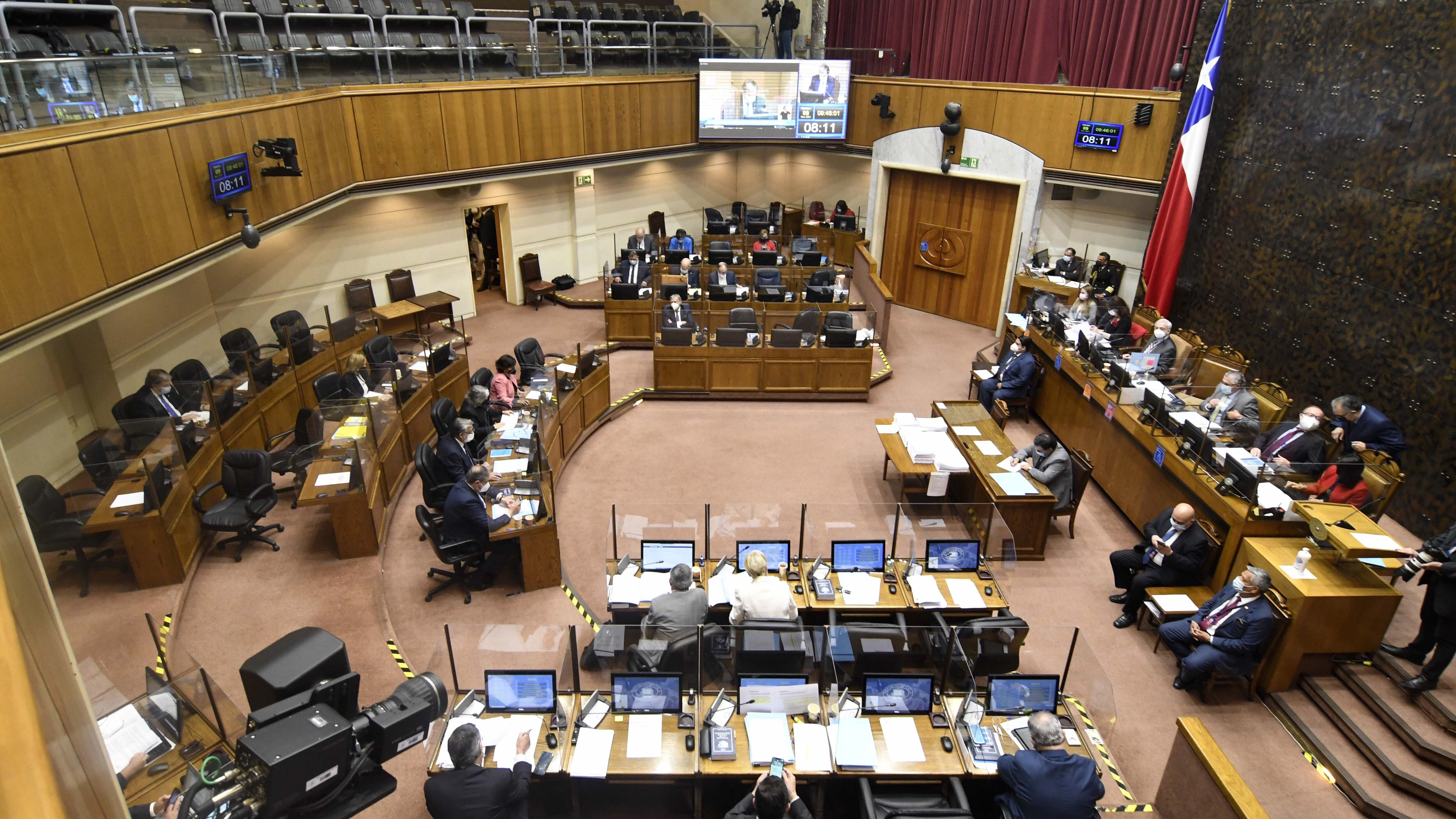 Discusión por el cuarto retiro en el Senado