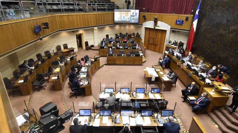 Discusión por el cuarto retiro en el Senado