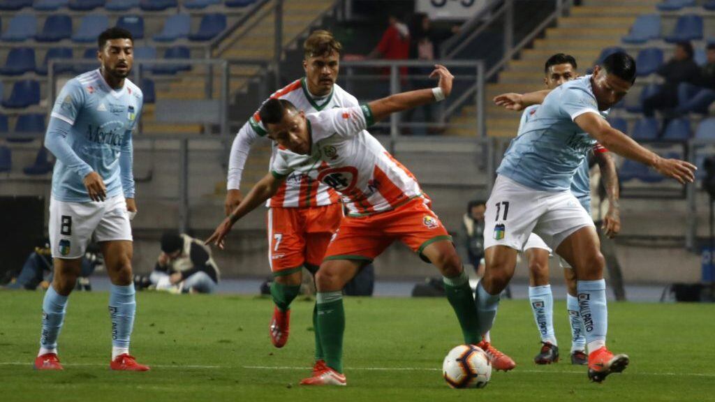 19 de Abril de 2019/RANCAGUACarlos Muoz y Eric Godoy durante el partido vlido por la novena fecha del campeonato nacional AFP PlanVital 2019, entre O«Higgins vs Cobresal , disputado en el estadio El Teniente de Rancagua
FOTO: VICTOR PEREZ PAREDES/AGENCIAUNO