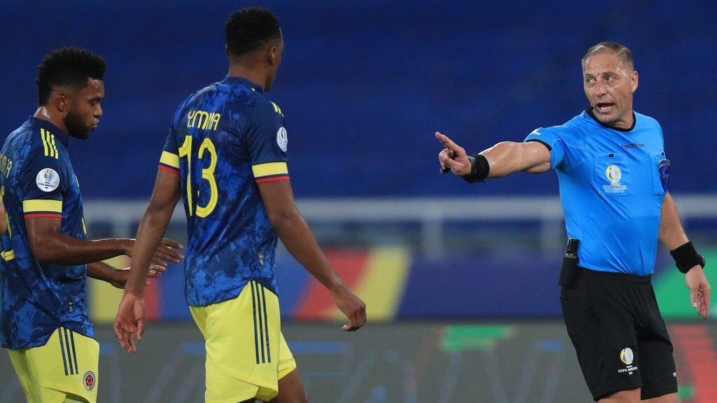 RIO DE JANEIRO, BRAZIL - JUNE 23: Yerry Mina of Colombia argues with referee Nestor Pitana as he waits for VAR review of Brazil's goal during a Group B match between Brazil and Colombia as part of Copa America Brazil 2021 at Estadio Olímpico Nilton Santos on June 23, 2021 in Rio de Janeiro, Brazil. (Photo by Buda Mendes/Getty Images)