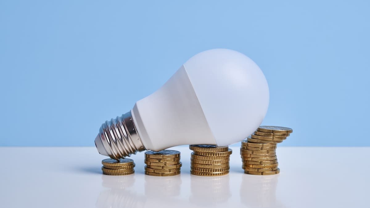 Publican decreto por restitución de dineros en cuentas de electricidad: Revisa cuándo y a quiénes beneficia