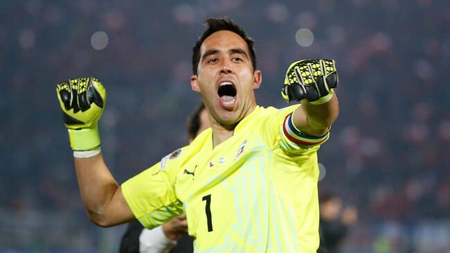 SANTIAGO, CHILE - JULY 04: Claudio Bravo of Chile celebrates after winning the 2015 Copa America Chile Final match between Chile and Argentina at Nacional Stadium on July 04, 2015 in Santiago, Chile. (Photo by Gabriel Rossi/LatinContent via Getty Images)