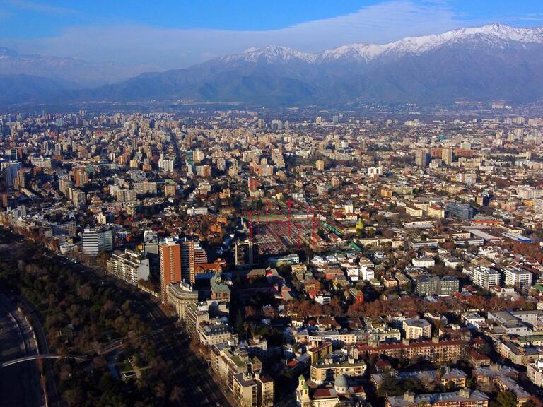 9 de Agosto de 2020/SANTIAGO
Imagen aérea, durante ultimo día de cuarentena en la comuna de Providencia, la cual a contar de este Lunes 10 pasara a la etapa 2 de transición del gobierno del plan de "Paso a paso", en medio de la pandemia de COVID-19.
FOTO: JOSE FRANCISCO ZUÑIGA/AGENCIAUNO