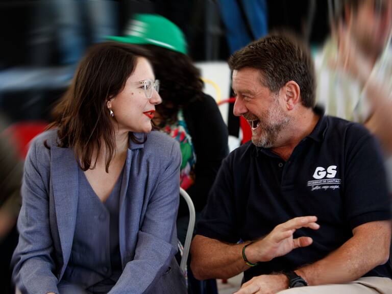 “Veo que hay ánimo de colaborar”: Gobernador Orrego valora labor de alcaldesa Hassler en erradicación del comercio ambulante