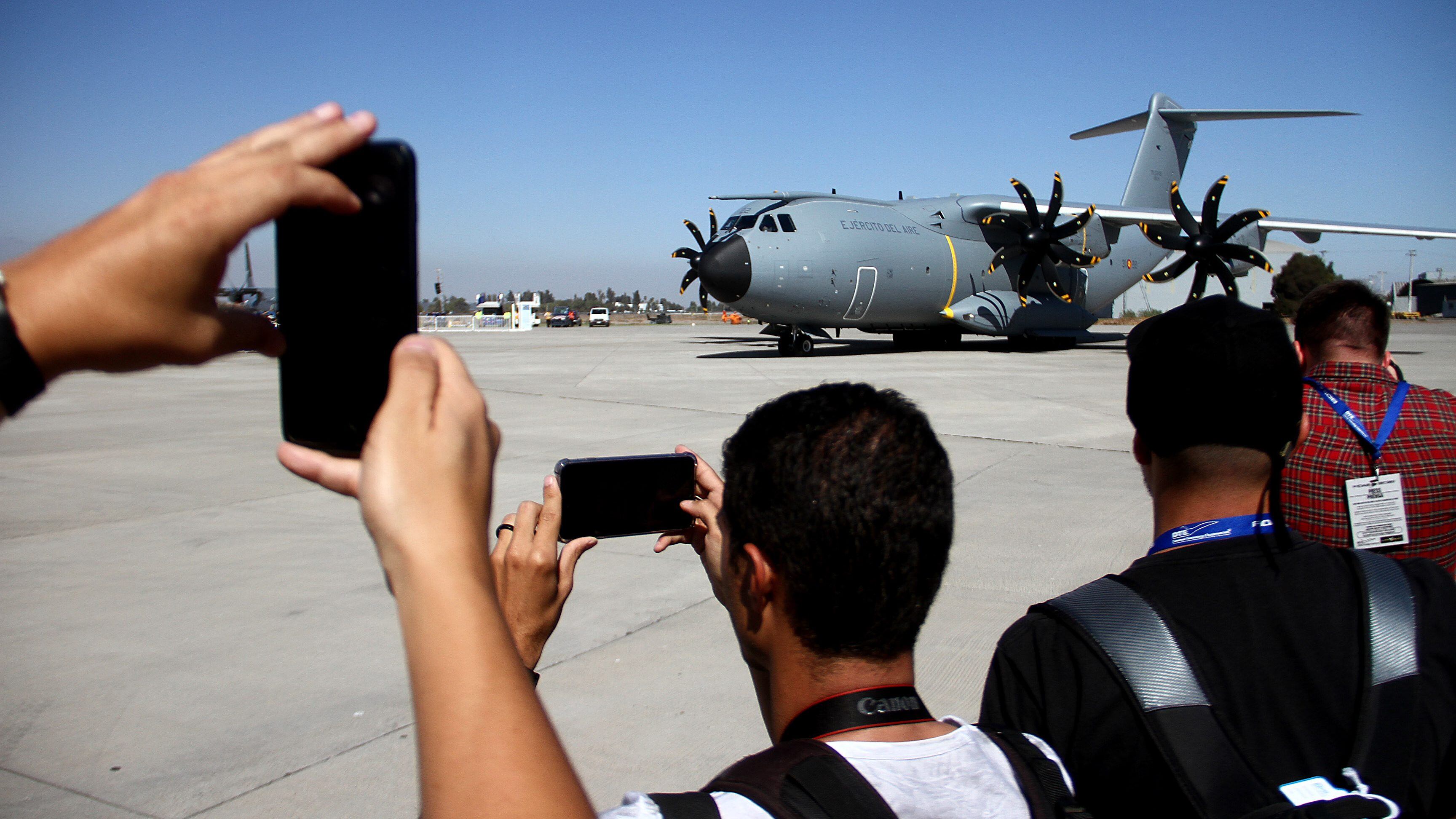 3 de ABRIL de 2018 / SANTIAGOEl A400M de Airbus, se prepara a estacionarse en la loza de la Fidae 2018. 
FOTO: HANS SCOTT / AGENCIAUNO
