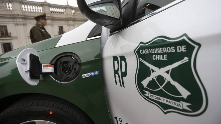 11 de Junio de 2019/SANTIAGO Diversas autoridades presentaron la Comisaría Virtual, una innovadora plataforma para realizar denuncias y dejar constancias en Carabineros online, que facilitará los trámites a las personas y permitirá un mayor despliegue de Carabineros en trabajos preventivos y patrullaje.
FOTO: CRISTOBAL ESCOBAR/AGENCIAUNO