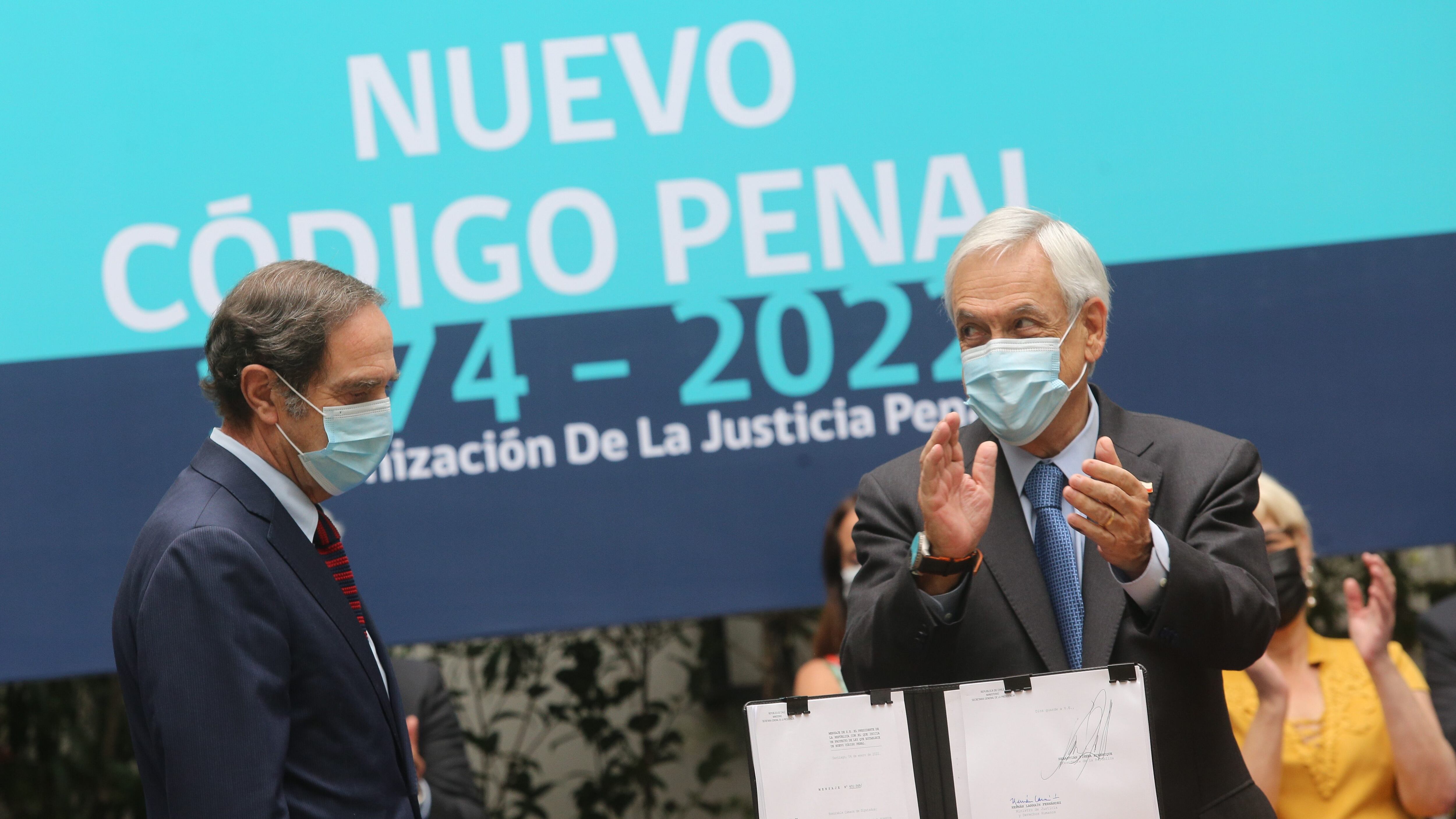 6 de ENERO de 2022/ SANTIAGOPresidente Sebastián Piñera junto al Ministro de Justicia y Derechos Humanos, Hernán Larraín, presentan Proyecto para la creación de un Nuevo Código Penal para Chile
FOTO: DIEGO MARTIN/AGENCIAUNO