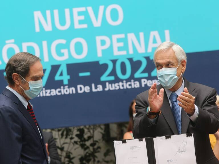 6 de ENERO de 2022/ SANTIAGOPresidente Sebastián Piñera junto al Ministro de Justicia y Derechos Humanos, Hernán Larraín, presentan Proyecto para la creación de un Nuevo Código Penal para Chile
FOTO: DIEGO MARTIN/AGENCIAUNO