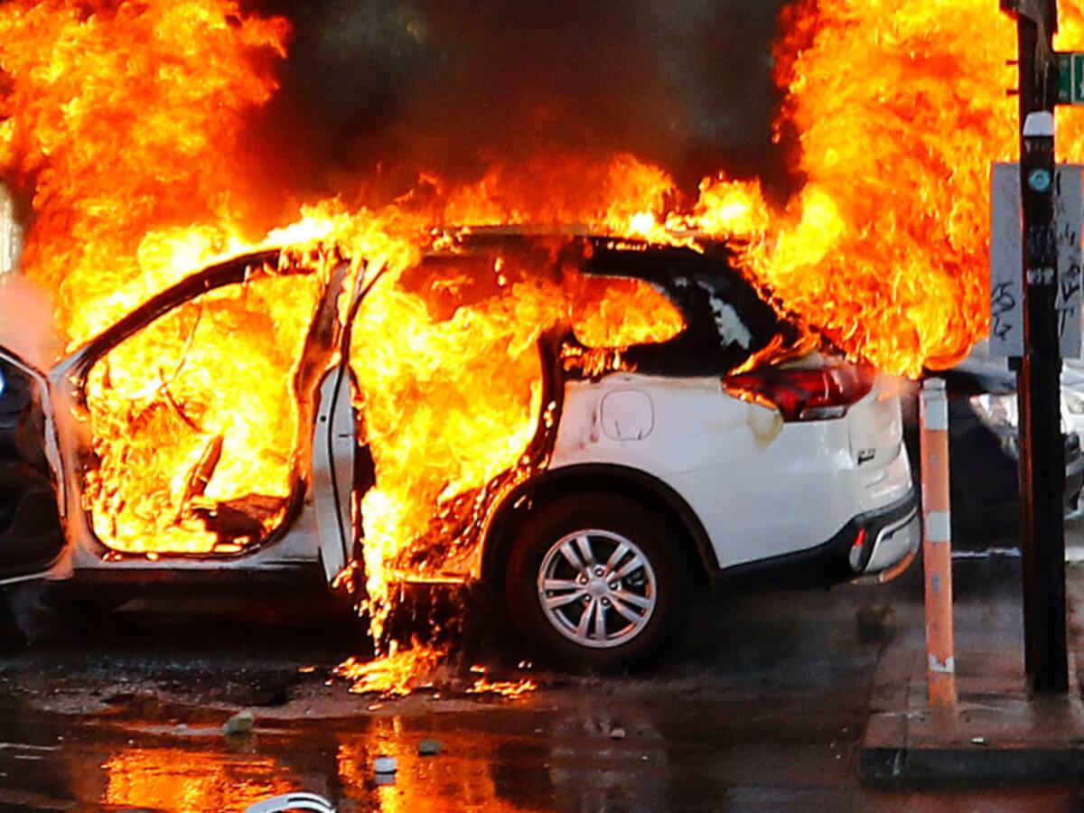 Ladrones dejan cuatro autos incendiados en Ruta 5 Norte tras robar bóveda de peaje en La Higuera