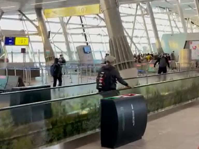 Hinchas de Colo Colo y la Universidad de Chile protagonizan pelea en el Aeropuerto