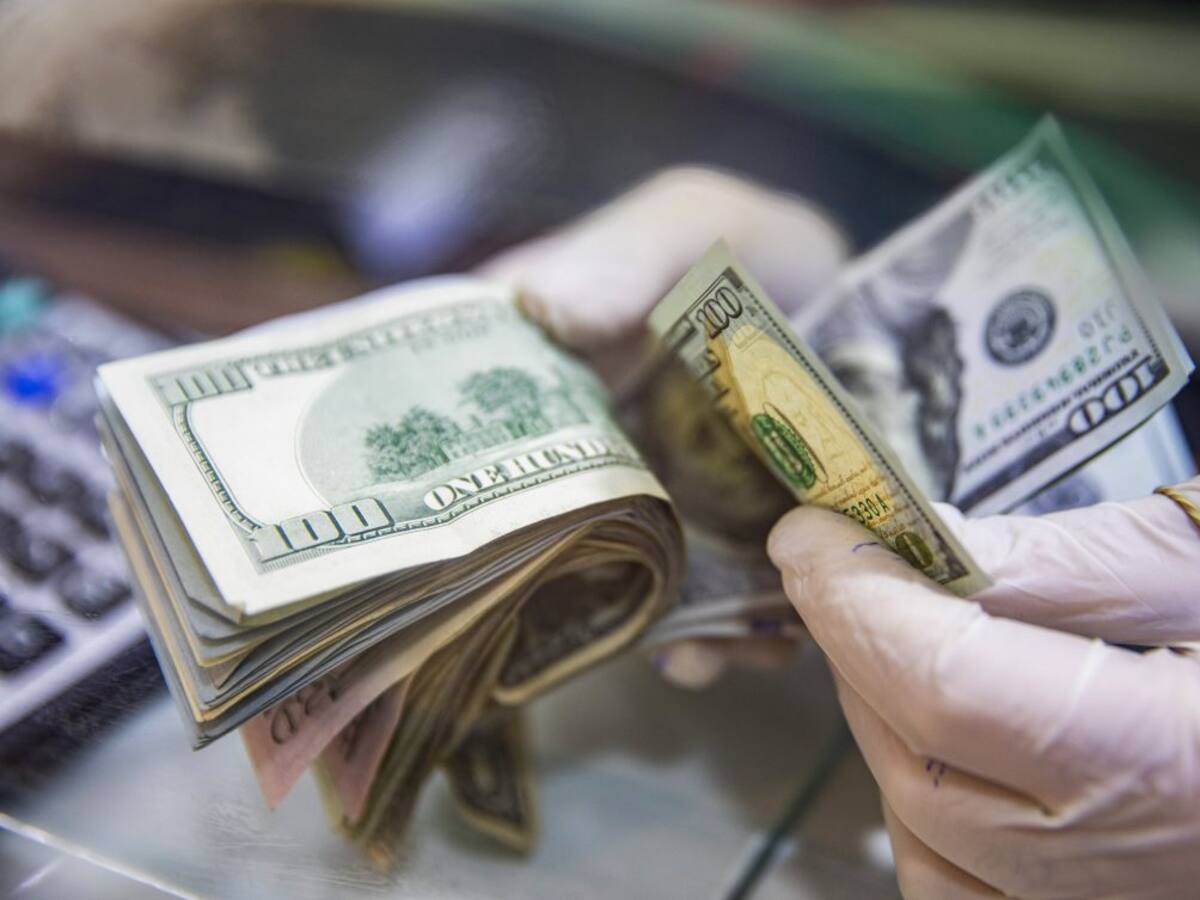 Continúa el alza: Dólar alcanza nuevo precio récord y supera los $1.020