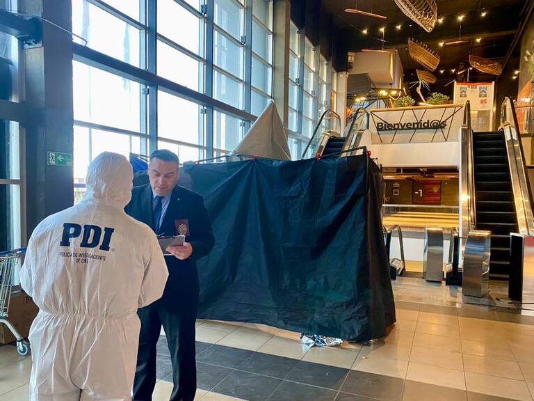 Muere adulto mayor tras caer de una escaleraa en mall de Punta Arenas