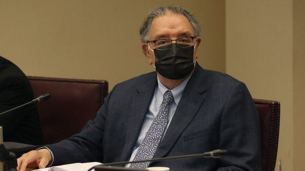 12 DE OCTUBRE DE 2021/VALPARAISOEl senador Francisco Huenchumilla, durante la Comisión de Constitución del Senado, en donde se analiza el proyecto que permite un retiro de fondos de pensiones por la pandemia del Coronavirus.
FOTO: LEONARDO RUBILAR CHANDIA/AGENCIAUNO