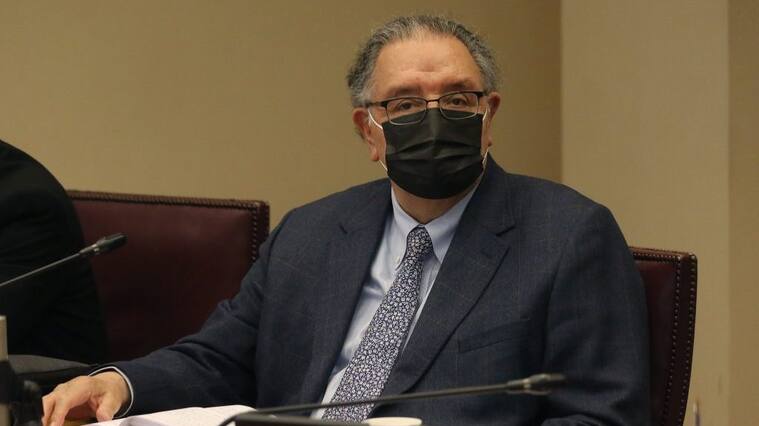 12 DE OCTUBRE DE 2021/VALPARAISOEl senador Francisco Huenchumilla, durante la Comisión de Constitución del Senado, en donde se analiza el proyecto que permite un retiro de fondos de pensiones por la pandemia del Coronavirus.
FOTO: LEONARDO RUBILAR CHANDIA/AGENCIAUNO