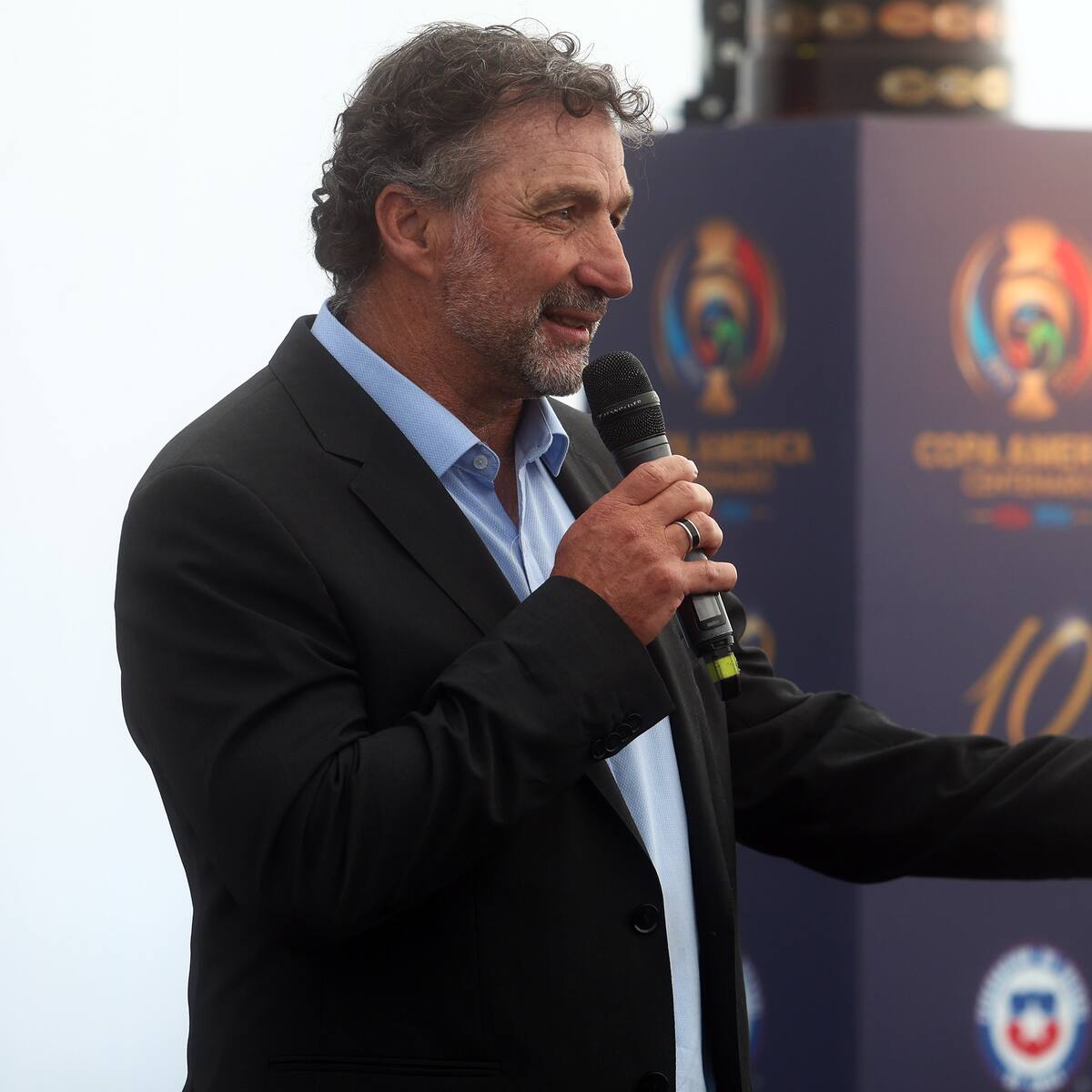 Juan Antonio Pizzi vuelve a Chile para conmemorar la década de la Copa América Centenario: “Uno mira el presente con tristeza”