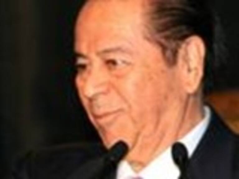 Lucho Gatica fue hospitalizado en México