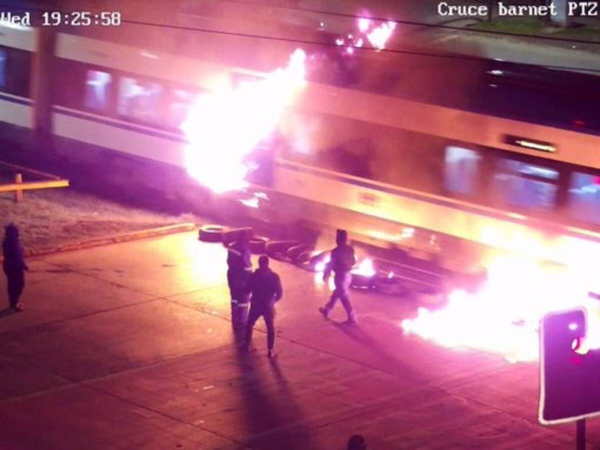 Protesta en Padre las Casas por Héctor Llaitul: encapuchados lanzaron bencina a tren con pasajeros