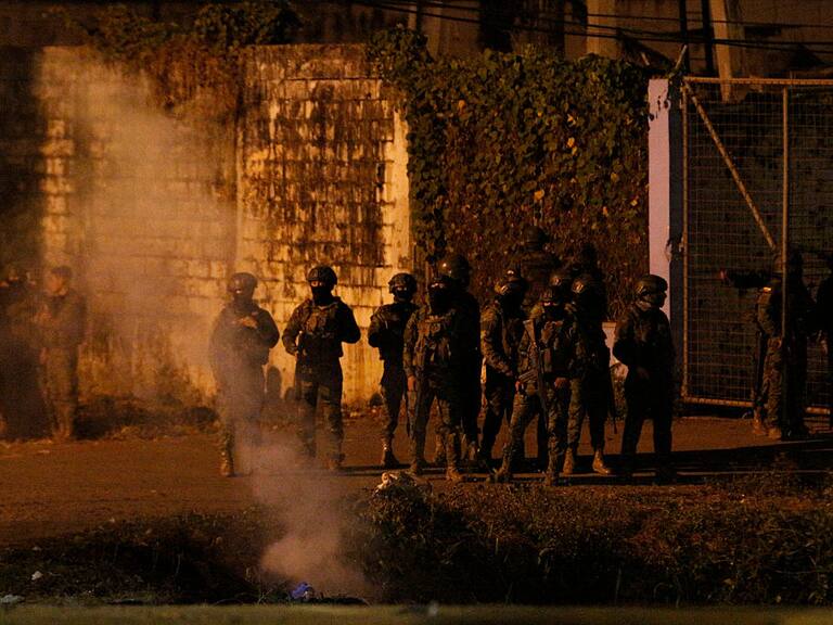 Artesano indígena muere tras recibir disparos en operativo militar durante protestas en Ecuador