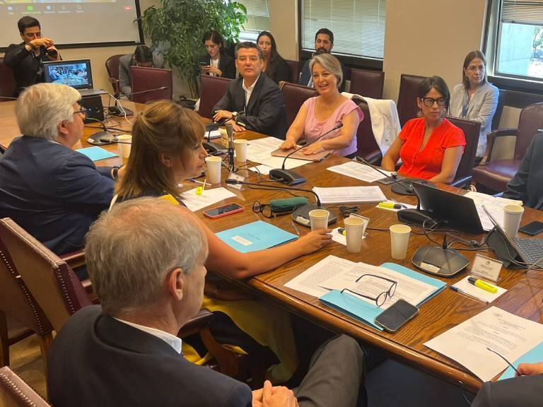 Comisión de Trabajo del Senado aprueba proyecto de 40 horas: pasará a la Sala del Senado