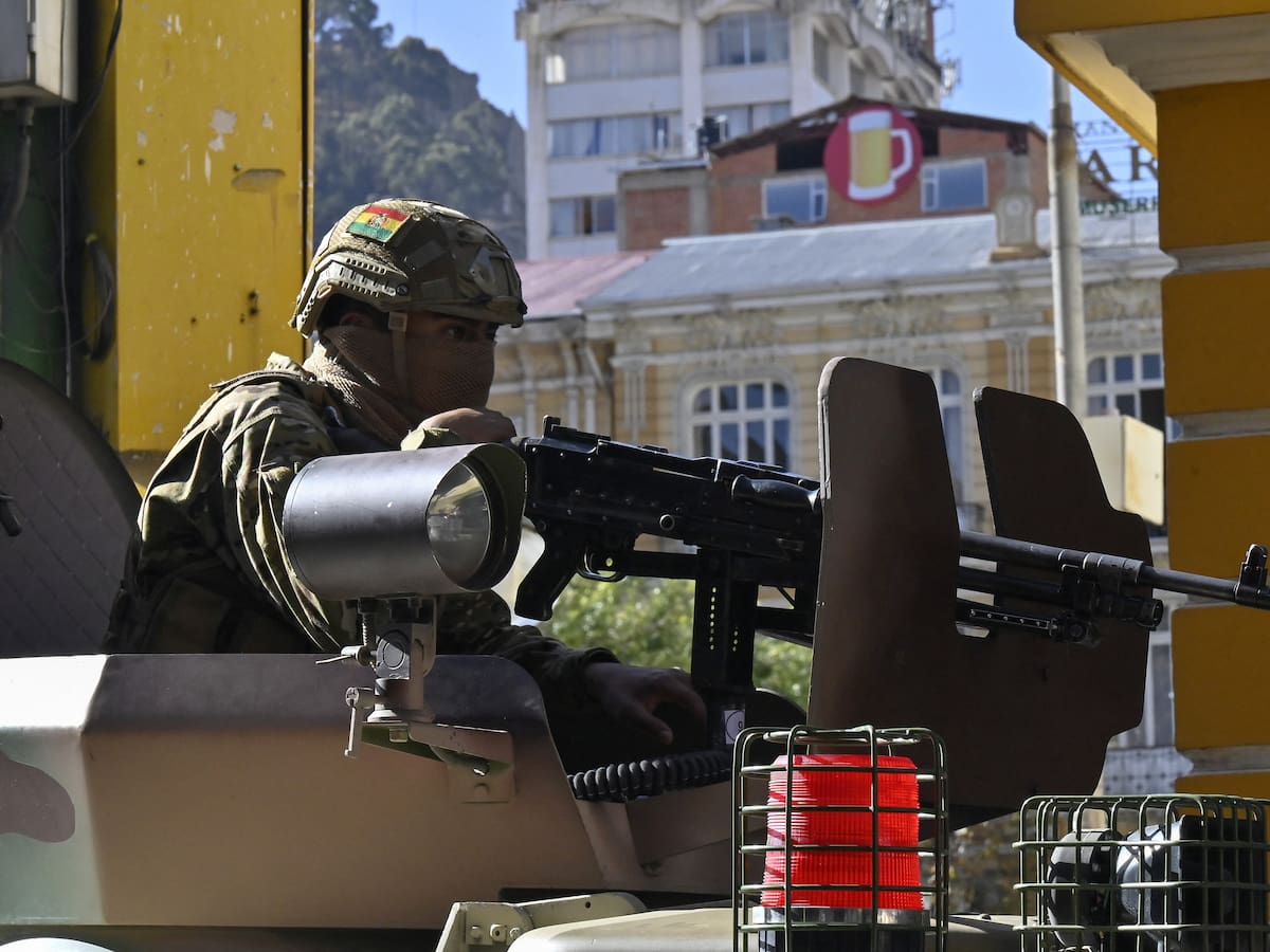 Presidente de Bolivia denuncia “movilizaciones irregulares” de Fuerzas Armadas y pide “respetar la democracia”: Evo Morales acusa golpe de Estado