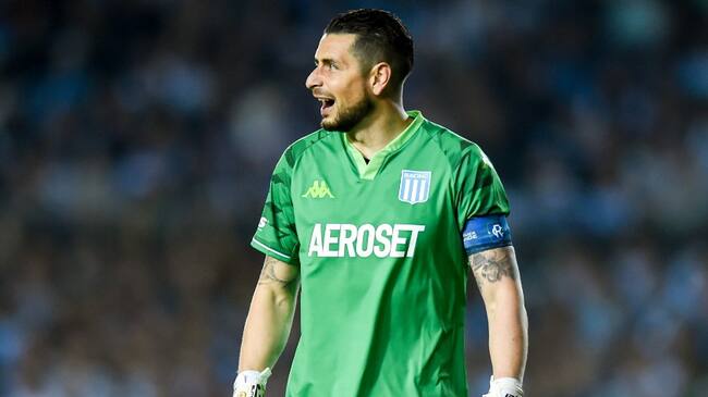 Gabriel Arias la rompe en Argentina y recibe alabanzas de su DT: "Es un arquero de selección"