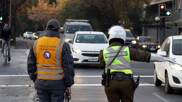 Restricción vehicular en Chile 2026: qué vehículos no pueden circular hoy viernes 8 de mayo en Santiago