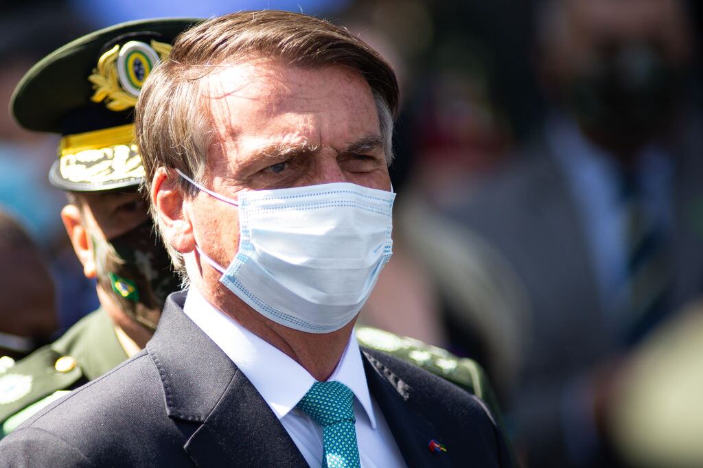 Bolsonaro durante una actividad con los militares brasileros