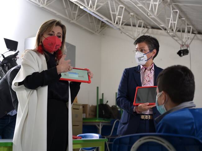 Bogotá entregó mas de 100 mil dispositivos para teleeducación