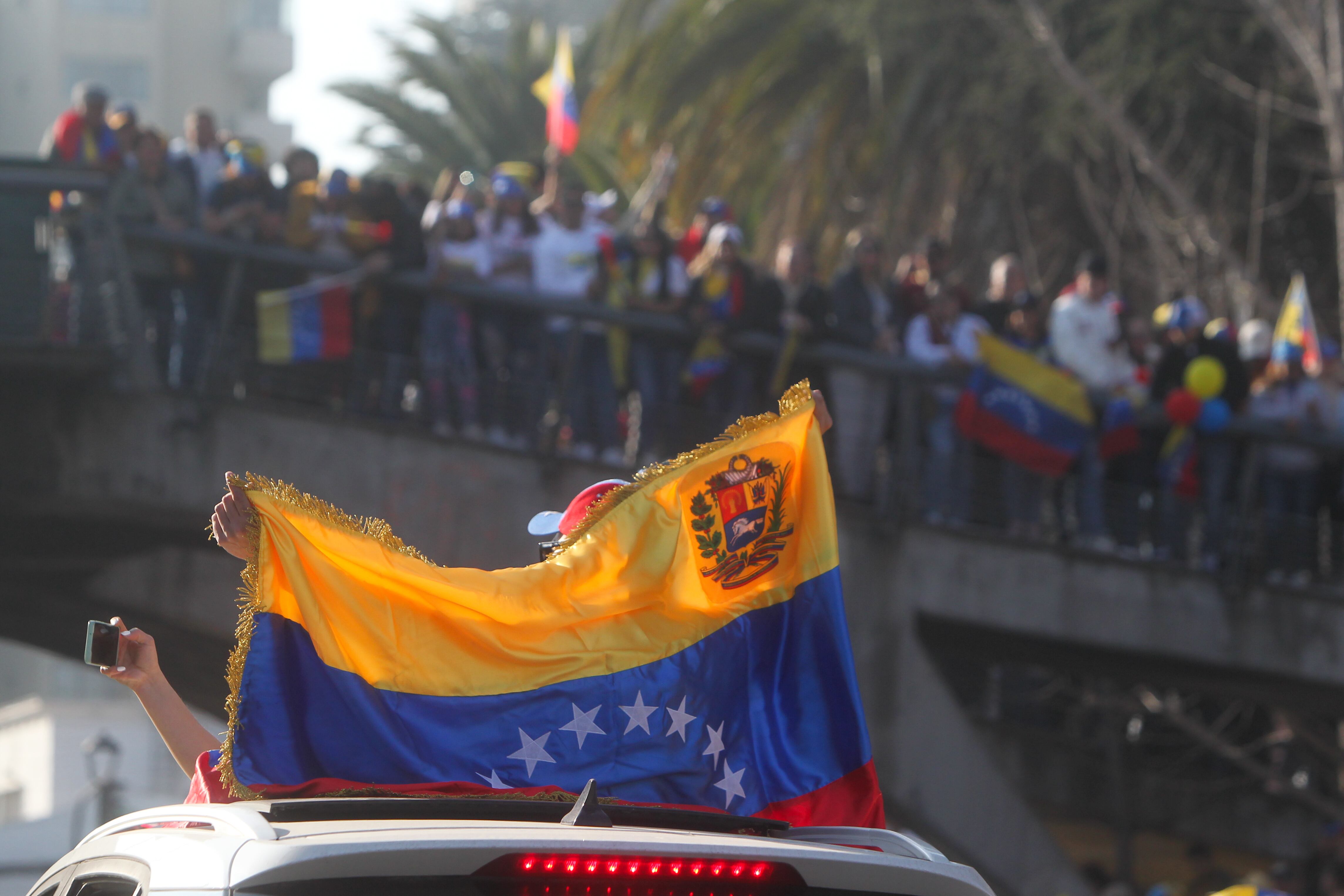 28 DE JULIO DEL 2024 / SANTIAGO
Manifestantes Venezolanos residentes en Chile se manifiestan en contra del gobierno de su país en la plaza Ines de Suárez, a unos pasos de la embajada Venezolana en medio de las elecciones presidenciales de dicho pais.
FOTO: LUKAS SOLIS / AGENCIAUNO