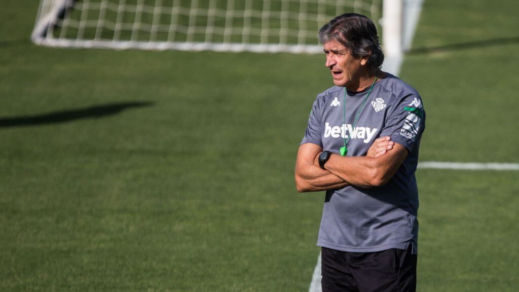 SEVILLA, SPAIN - SEPTEMBER 23: Manuel Pellegrini, head coach, looks on during the Real Betis Balompie training session at the Luis del Sol Sports City on September 23, 2020 in Sevilla, Spain. (Photo by Joaquin Corchero / AFP7 / Getty Images)
