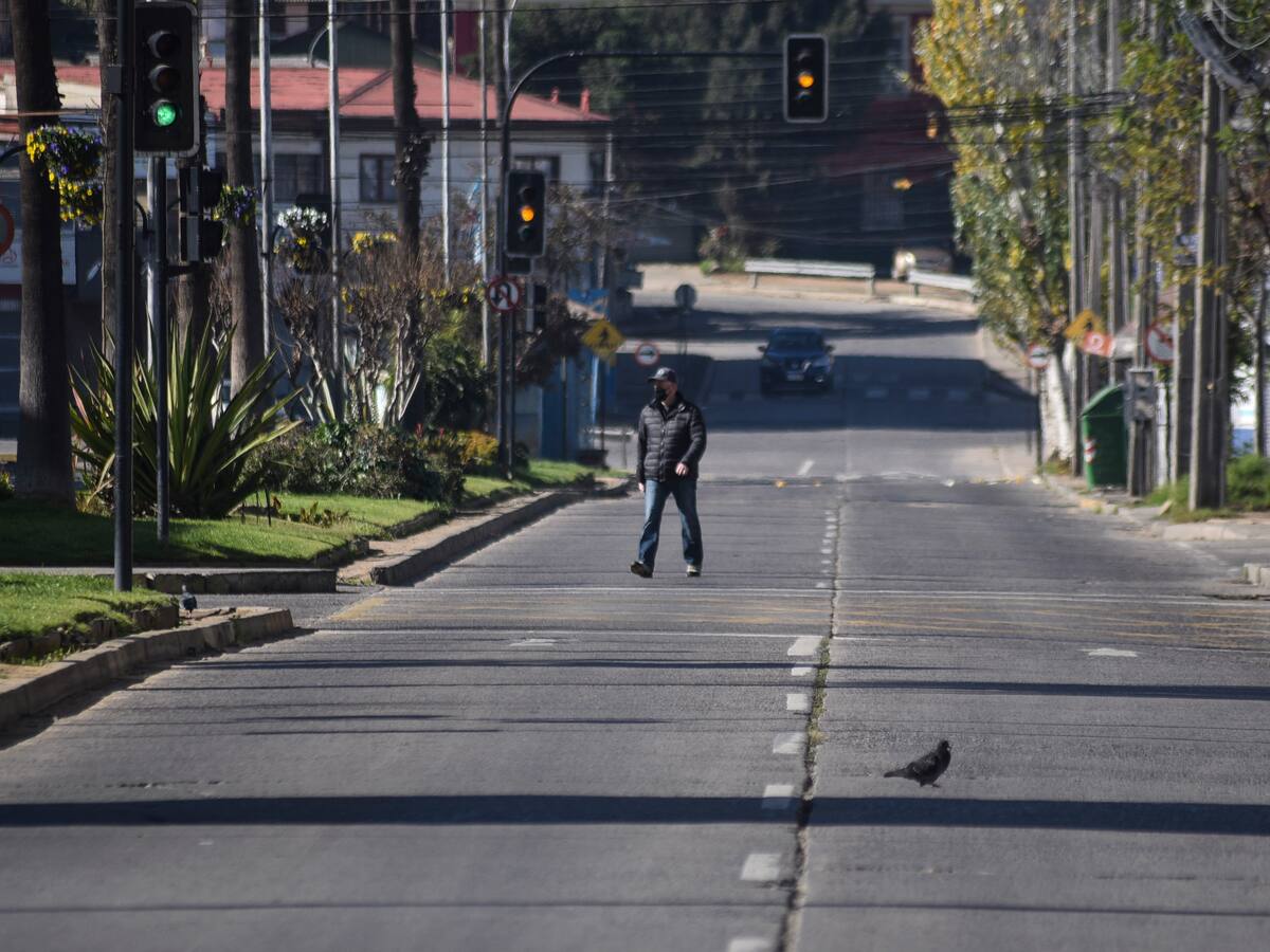 Chile figura entre los países con mayor inseguridad al caminar solo por la calle, según estudio