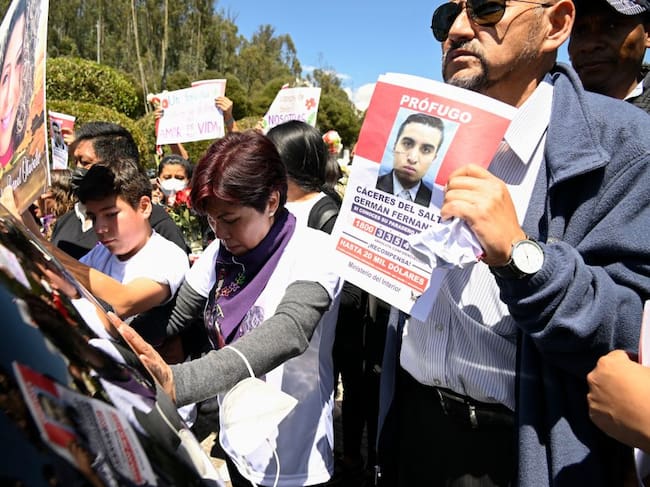 La madre de María Belén Bernal encabeza el cortejo fúnebre en Quito