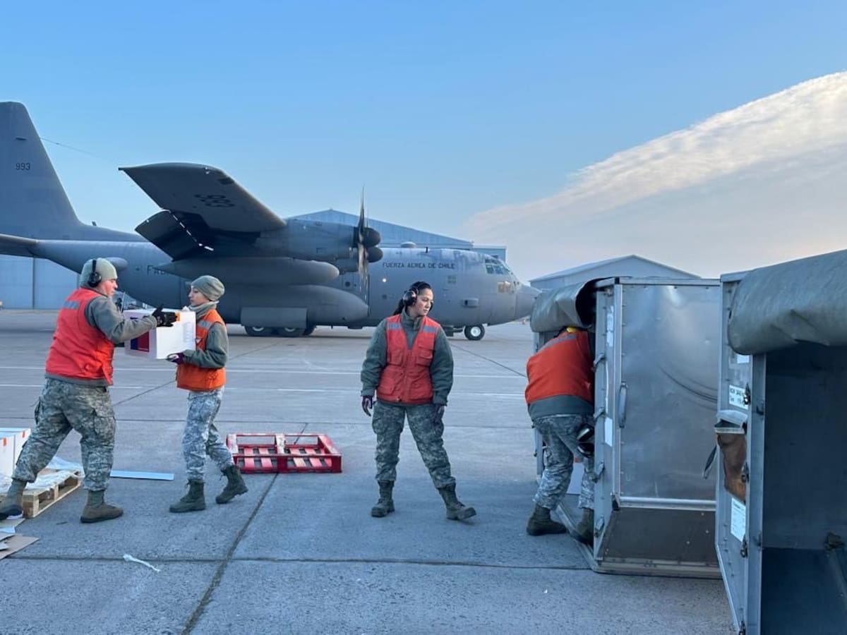 Chile envía 13 toneladas de ayuda a Venezuela: este sábado regresan los rescatistas que trabajaron tras el terremoto