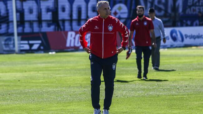 Gustavo Álvarez y el liderato de Huachipato: "Soy poco de mirar la tabla, tengo otro orden de prioridades"