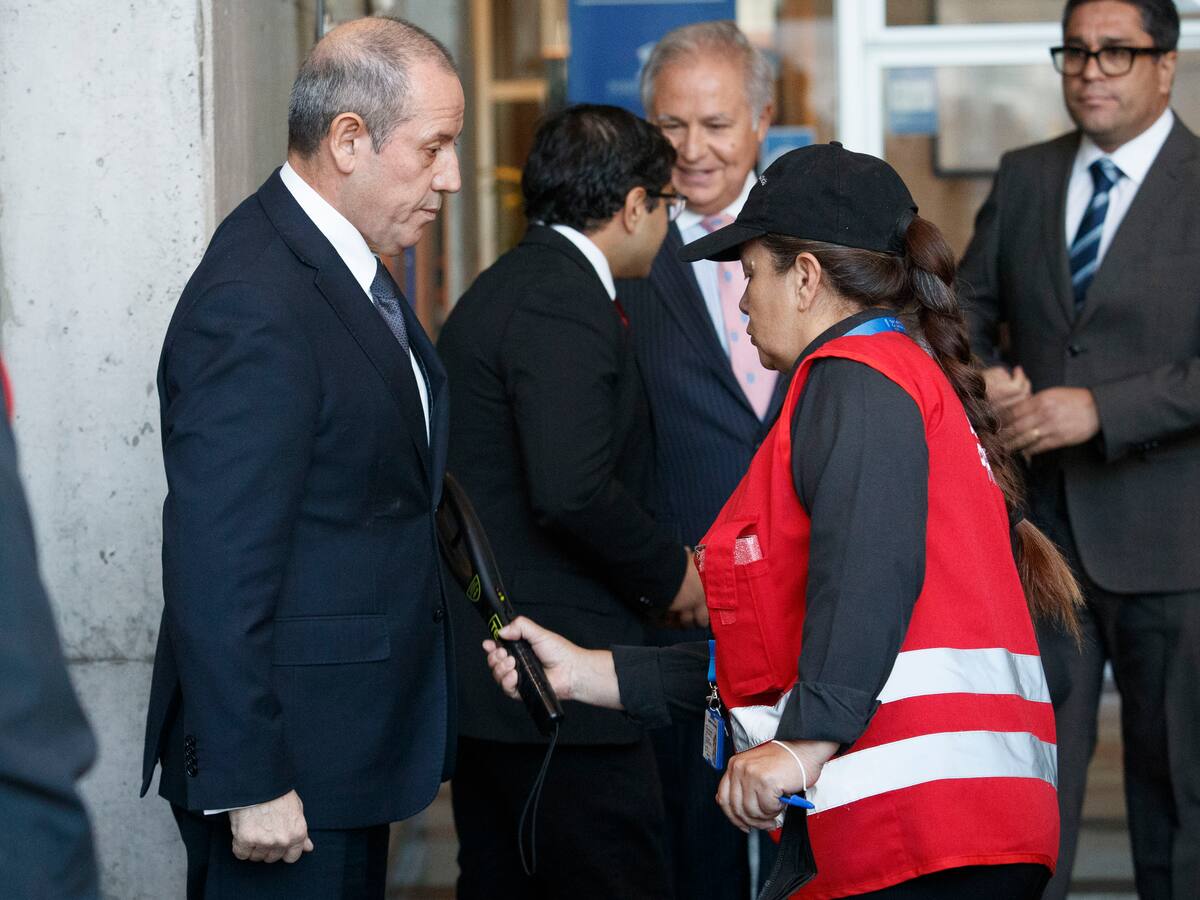 Tras agresiones a la prensa por parte de sus escoltas: revelan decreto reservado que le otorga protección de por vida al exdirector de la PDI