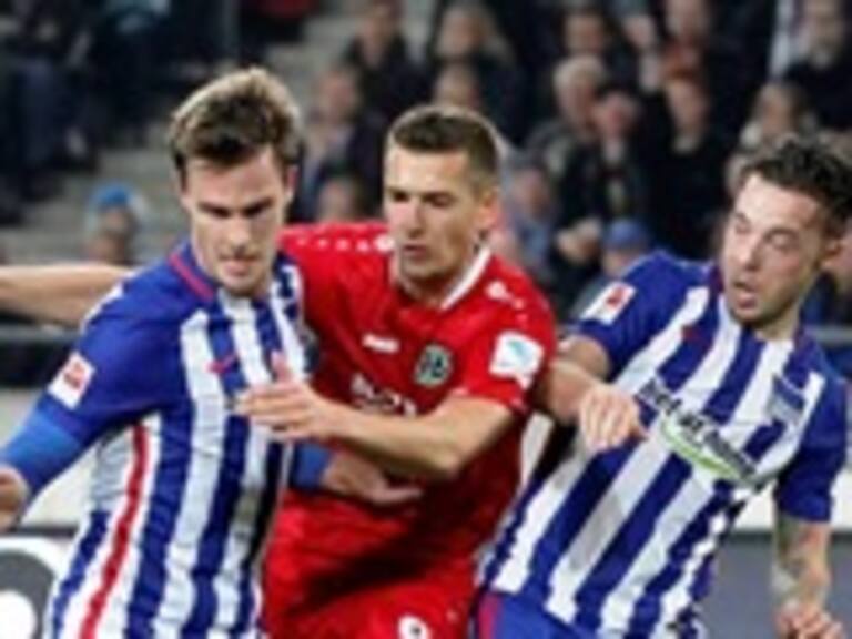 Miiko Albornoz tuvo un mal viernes con el Hannover 96