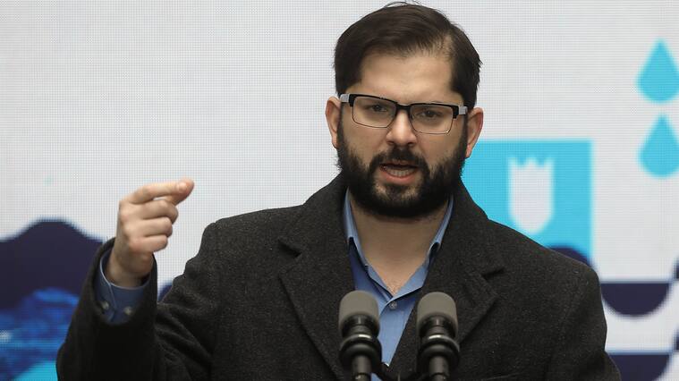 17 de Junio de 2022/SANTIAGOEl Presidente de la Repblica, Gabriel Boric Font, durante los resultados de los Dilogos Sociales por la Reforma Tributaria, proceso participativo que convoc a expertas y expertos, gremios, organizaciones sociales y a la ciudadana.
FOTO: CRISTOBAL ESCOBAR/AGENCIAUNO