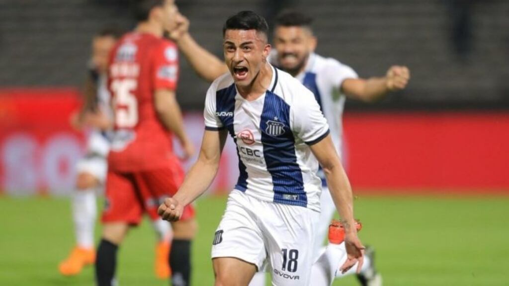 Gustavo Quinteros descarta a Juan Ignacio Méndez para Colo Colo: "Es un jugador extranjero todavía"