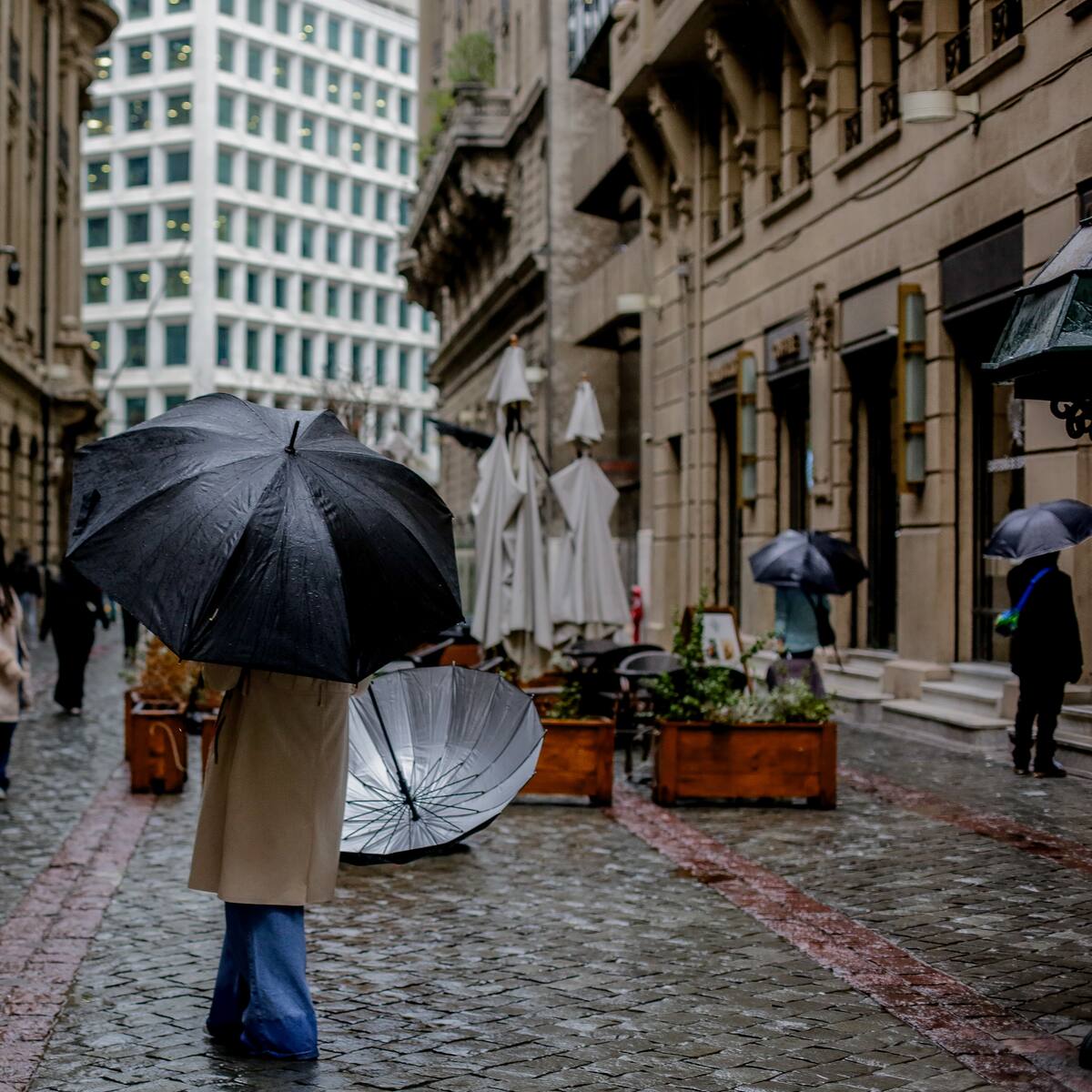 Lluvia en Santiago: este es el momento exacto en que vuelven las precipitaciones a la RM por nuevo sistema frontal