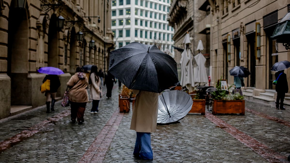Lluvia en Santiago: este es el momento exacto en que vuelven las precipitaciones a la RM por nuevo sistema frontal