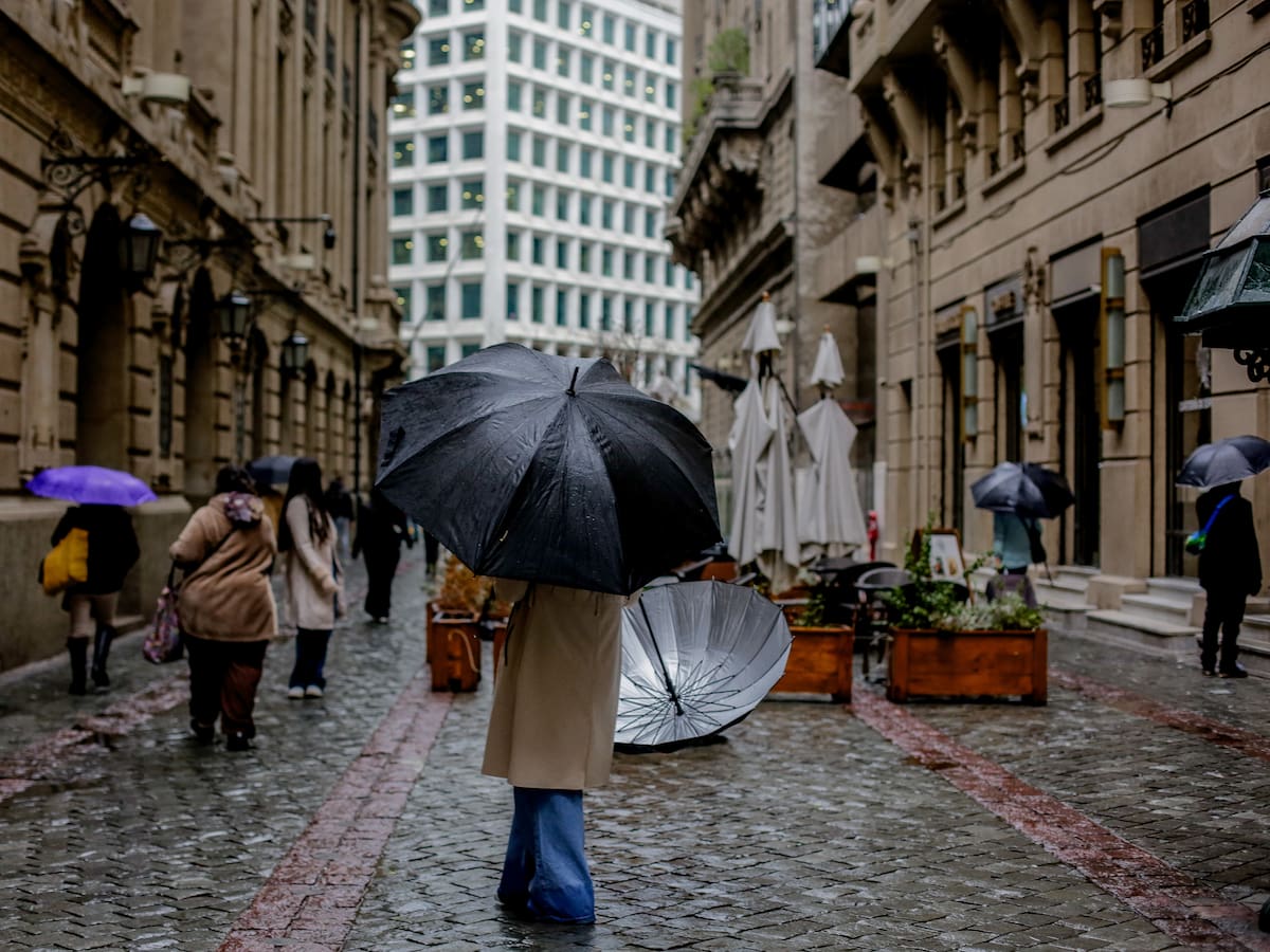 Lluvia en Santiago: este es el momento exacto en que vuelven las precipitaciones a la RM por nuevo sistema frontal