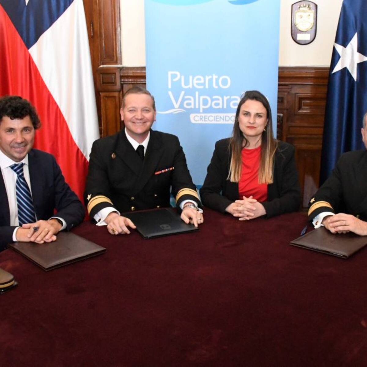 Acuerdo entre Puerto Valparaíso, Armada y ASMAR impulsa ampliación portuaria en Playa San Mateo
