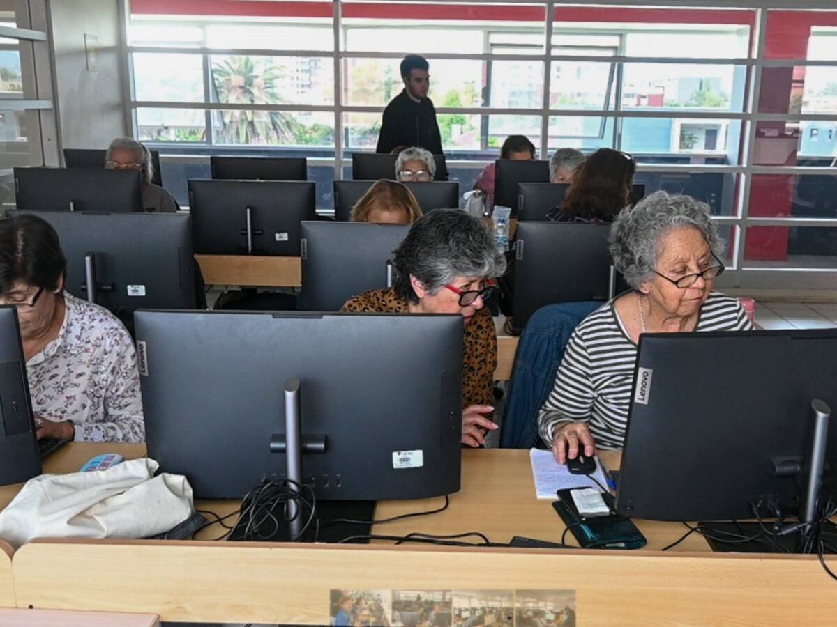Sede Inacap Ñuñoa lanza proyecto enfocado en disminuir la brecha digital en personas mayores