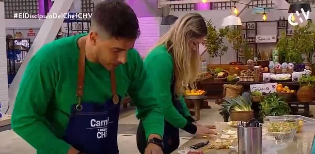 Twitteros molestos con insistente actitud de Camilo Huerta con Constanza Ríos: "Déjala en paz" | El Discípulo del Chef