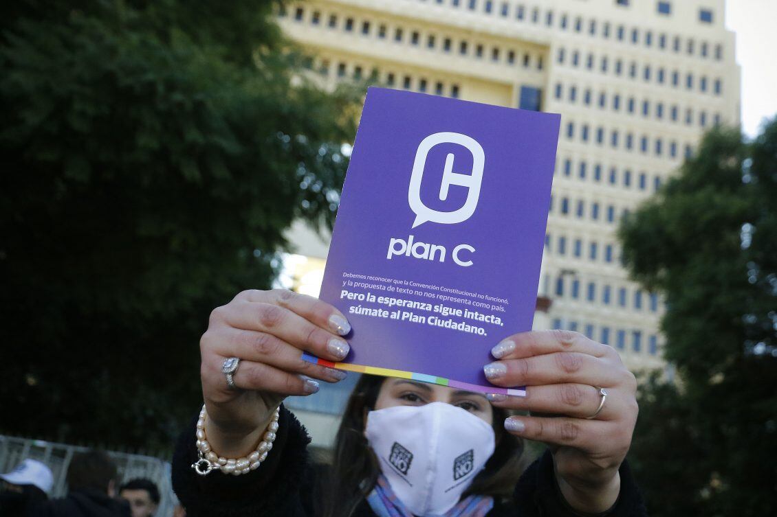 12 DE JULIO DE 2022/VALPARAISOUn grupo de organizaciones sociales que adhieren a la opción Rechazo en el Plebiscito Constitucional de 4 de septiembre, realizan una manifestación en el frontis del Congreso Nacional.
FOTO: LEONARDO RUBILAR CHANDIA/AGENCIAUNO