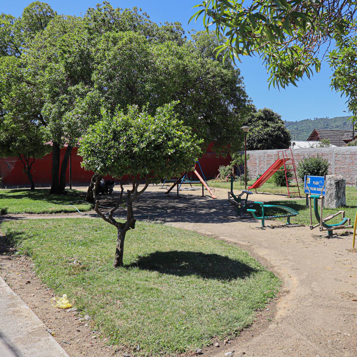 Vecino compró la mitad de una plaza en Chiguayante y ahora enfrenta al municipio por la propiedad del terreno