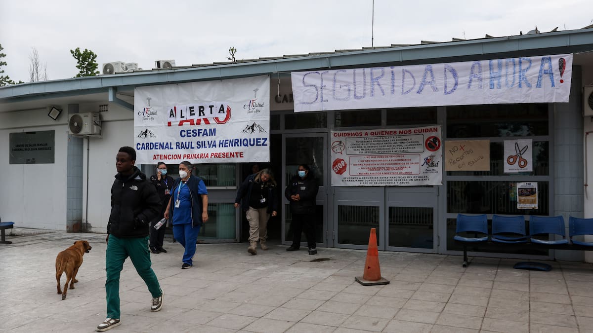 CESFAM de Puente Alto seguirá cerrado tras ataque: ministra de Salud comprometió recursos para su reparación