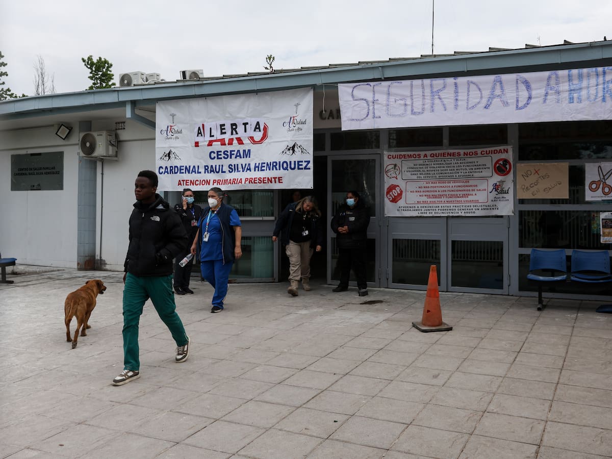 CESFAM de Puente Alto seguirá cerrado tras ataque: ministra de Salud comprometió recursos para su reparación