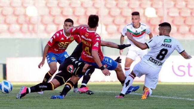 Unión Española pagó caro un error de Miguel Pinto y empató con Palestino en Santa Laura